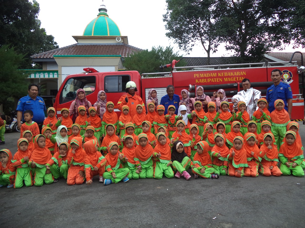 150 Anak Anak TK Kunjungi Markas Tim Damkar Magetan Suara